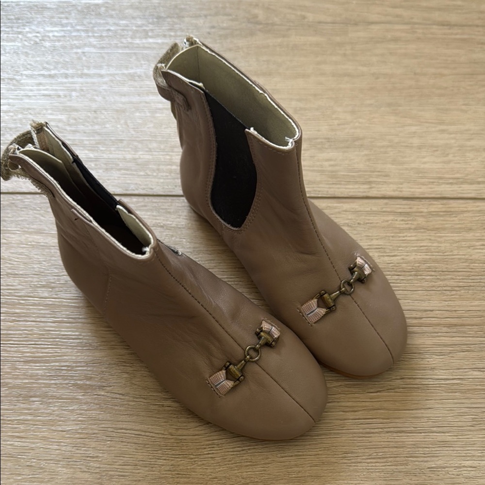 Elegant Tan Leather Women's Boots With horsebit